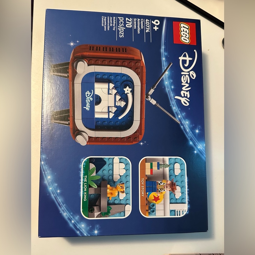 LEGO Disney Animation Scenes Set with Blue and Brown - Picture 3 of 4